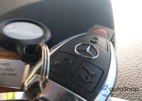 2016 Mercedes-Benz Glc 300 z USA, uszkodzony, nr VIN WDC0G4JB1GF109443